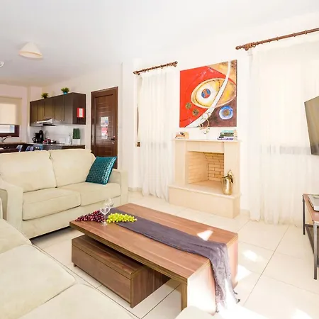 Ioanna - 50m From Med Sea Ayía Nápa