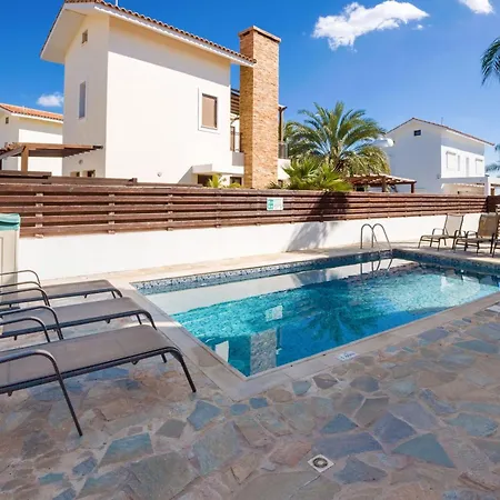 Villa Ioanna - 50m From Med Sea *