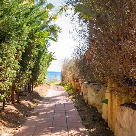 Villa Ioanna - 50m From Med Sea Ayia Napa