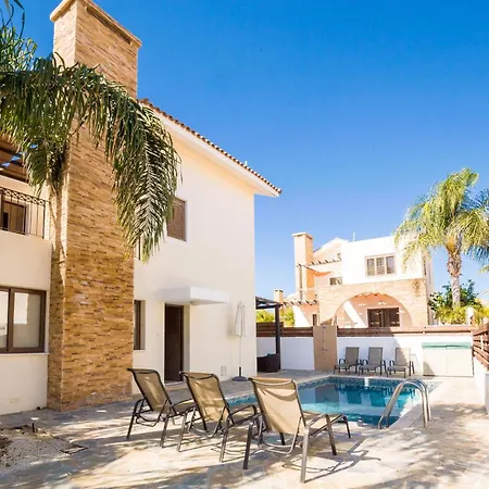 Villa Ioanna - 50m From Med Sea